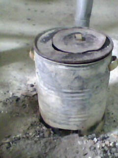 用小油漆桶(半米高40厘米宽)制作一个炉子,4个小时也不用管.